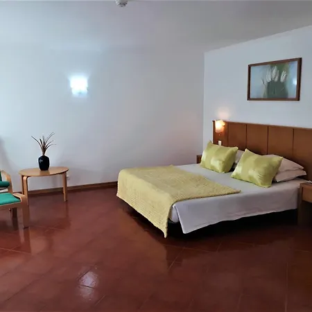 Hotel Santa Cruz Silveira (Lisbon)