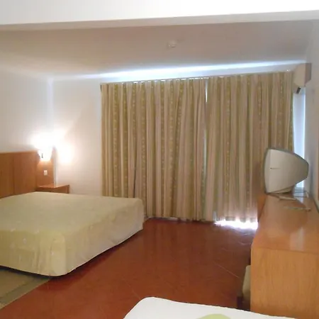 Hotel Santa Cruz Silveira (Lisbon)