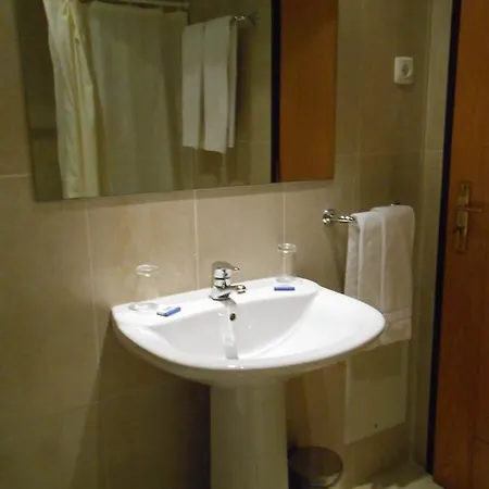 Hotel Santa Cruz Silveira (Lisbon)
