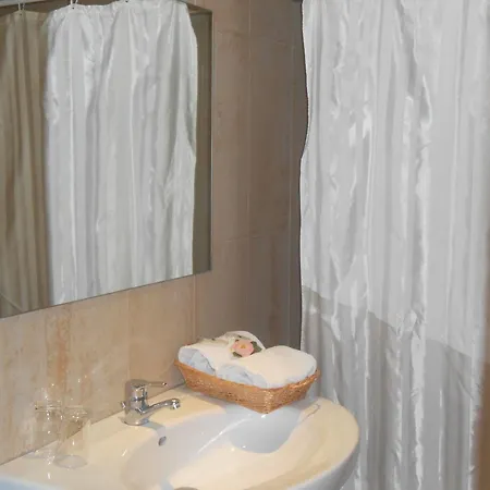 Hotel Santa Cruz Silveira (Lisbon)